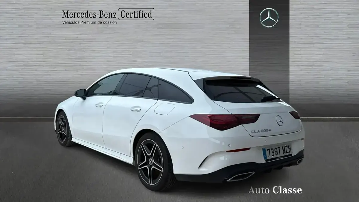 Usado Mercedes CLA200 150 CV (110 kW) 2025 Blanco Familiar