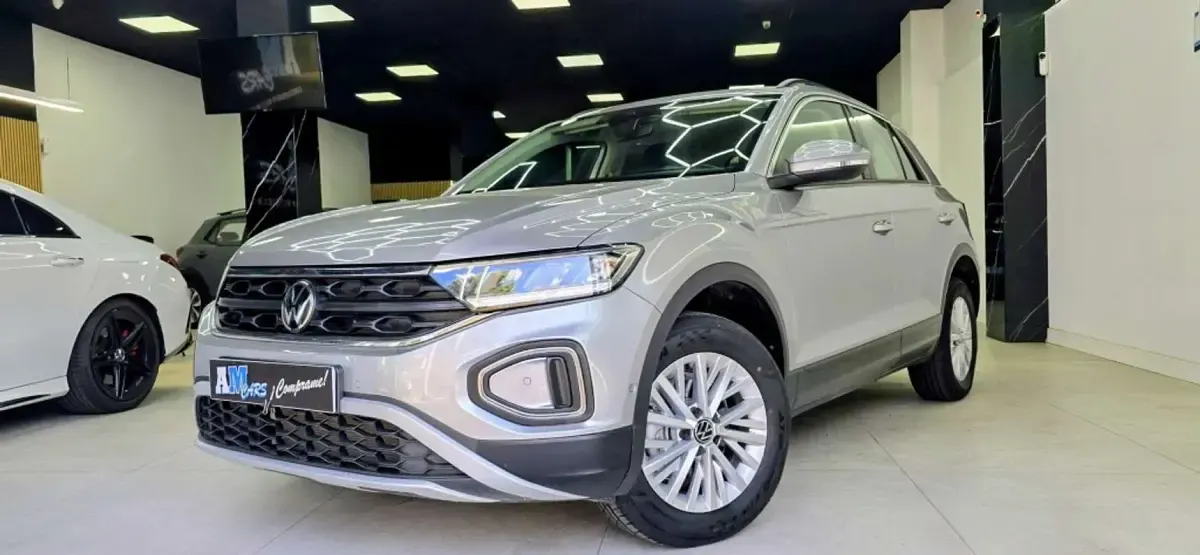 Usado VW T-Roc Life 110 CV (80 kW) 2023 Gris SUV