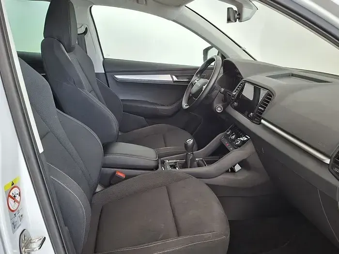 Usado Skoda Karoq Selection 150 CV (110 kW) 2025 Blanco SUV
