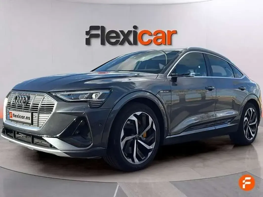 Usado Audi e-tron 300 kW (408 CV) 2021 Gris SUV