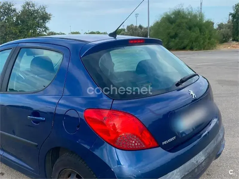 Usado Peugeot 207 70 CV (51 kW) 2006 Azul Berlina
