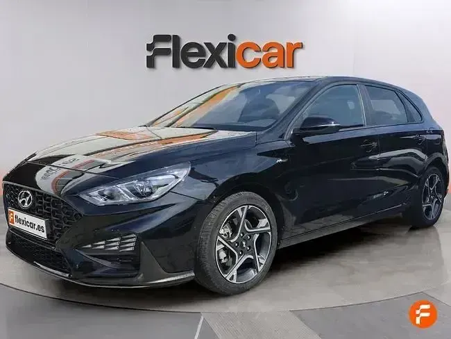 Usado Hyundai i30 N Line 120 CV (88 kW) 2023 Negro Berlina