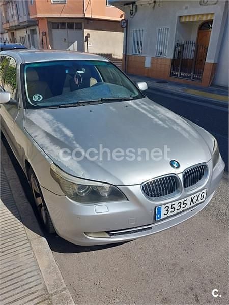 Usado BMW 530 231 CV (169 kW) 2007 Gris / plata Familiar