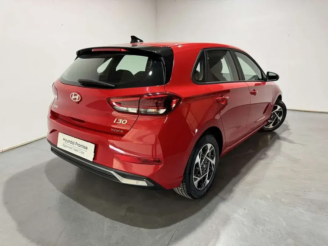Nuevo Hyundai i30 101 CV (74 kW) 2025 Rojo Familiar