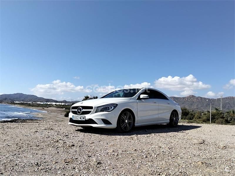Usado Mercedes CLA180 122 CV (89 kW) 2016 Blanco Berlina