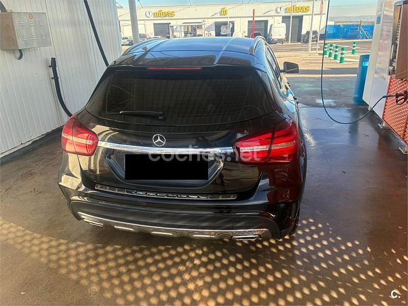 Usado Mercedes GLA180 122 CV (89 kW) 2020 Negro SUV