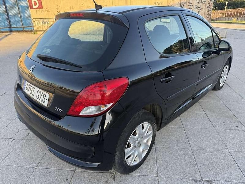 Usado Peugeot 207 70 CV (51 kW) 2010 Negro Utilitario