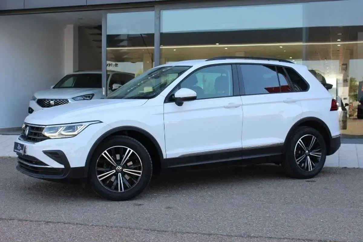 Usado VW Tiguan Life 122 CV (89 kW) 2022 Blanco SUV