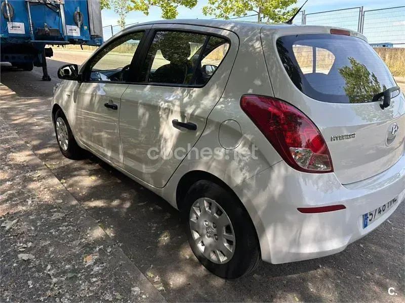 Usado Hyundai i20 85 CV (62 kW) 2013 Blanco Utilitario