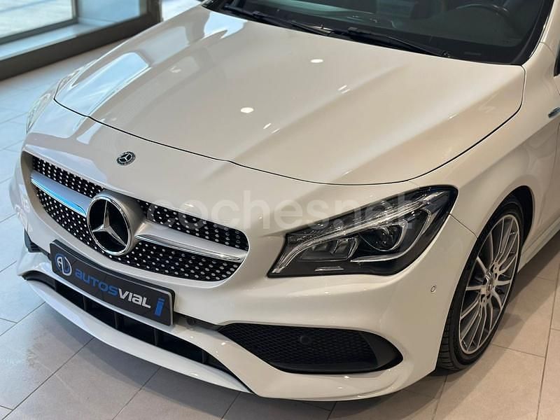 Usado Mercedes CLA200 Shooting Brake AMG line 136 CV (100 kW) 2017 Blanco Familiar