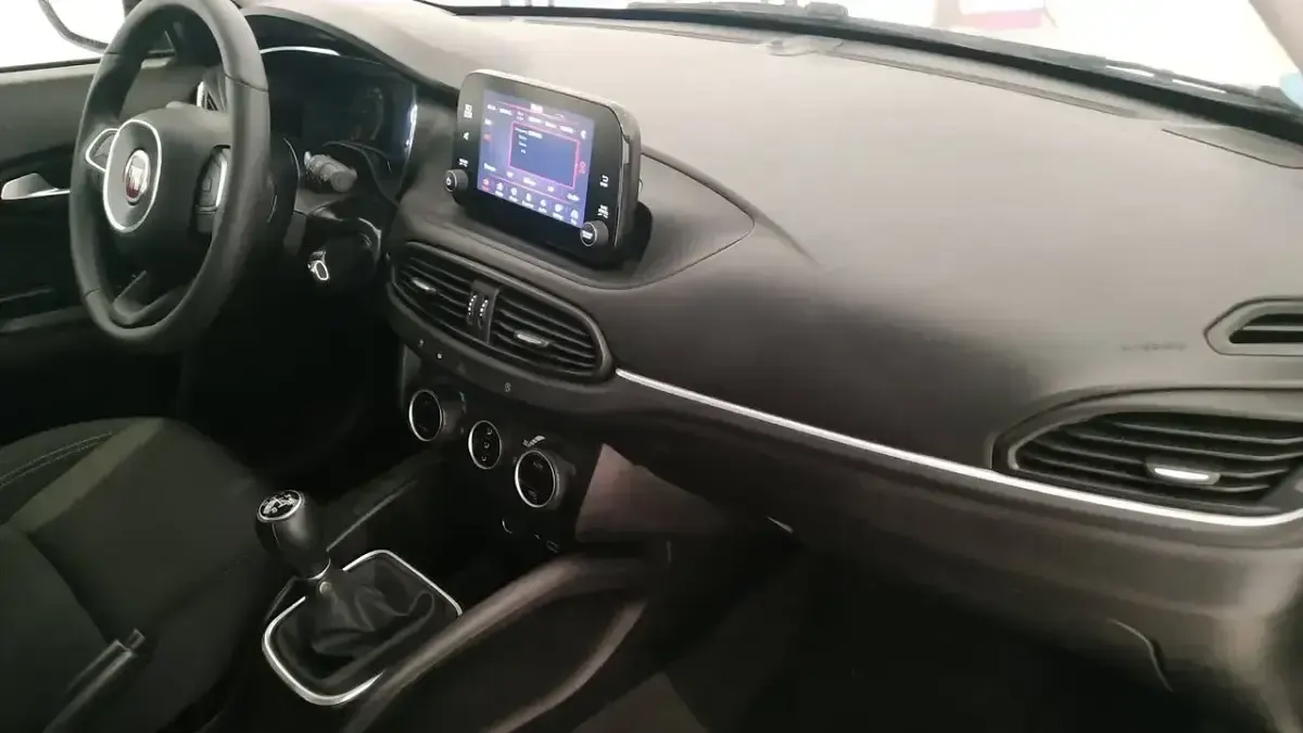 Usado Fiat Tipo Mirror 95 CV (69 kW) 2020 Negro Familiar