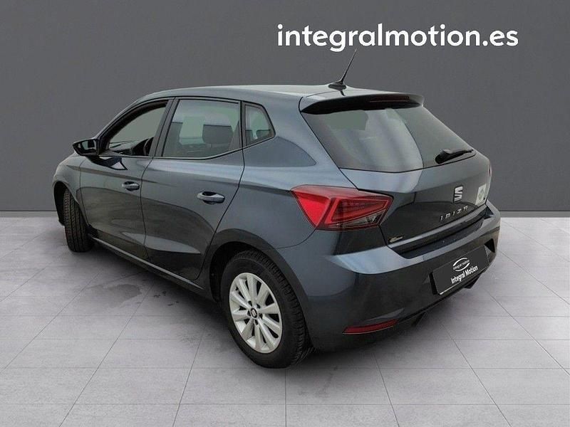 Usado Seat Ibiza Style Plus 90 CV (66 kW) 2020 Azul Berlina