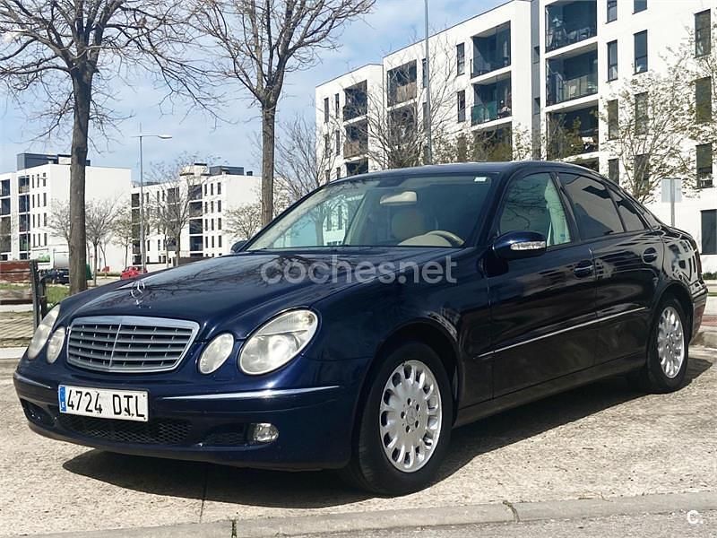 Usado Mercedes E220 Elegance 150 CV (110 kW) 2005 Azul Berlina