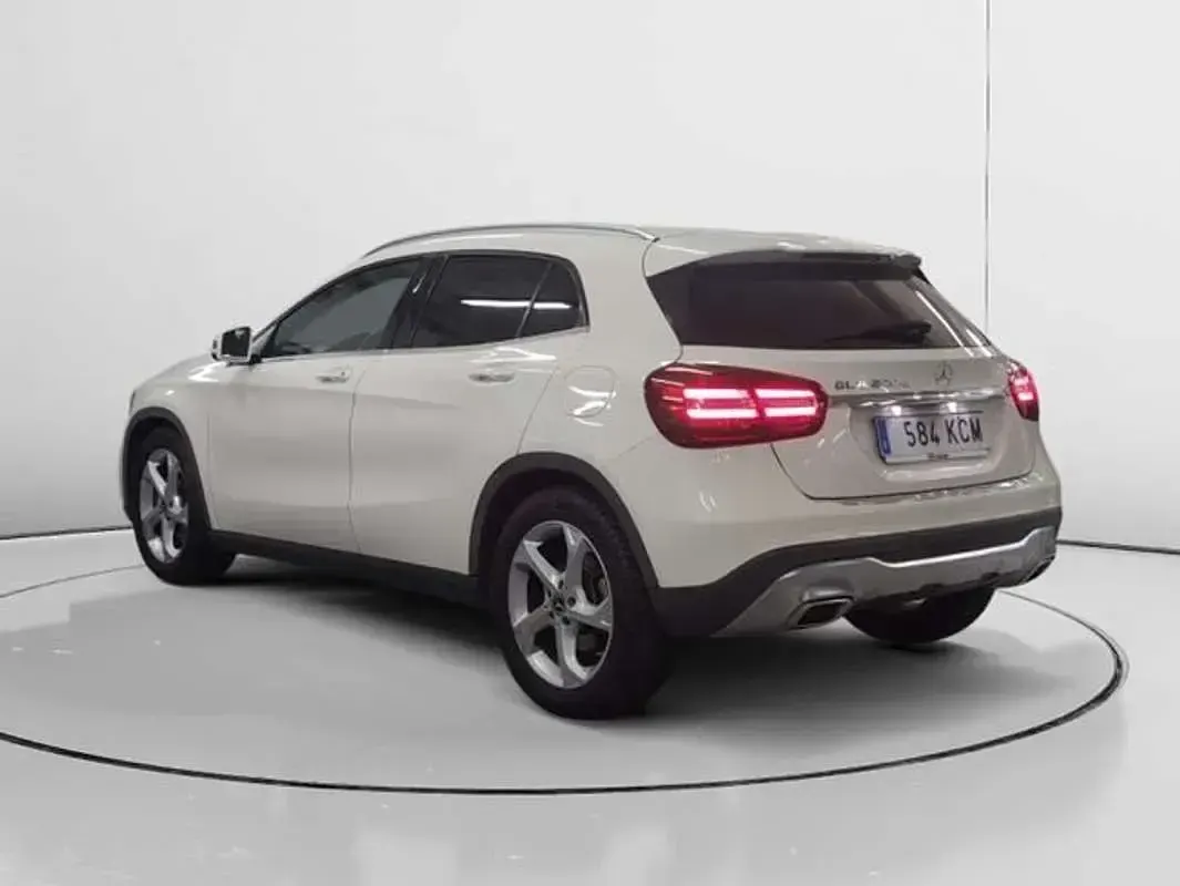 Käytetty Mercedes GLA200 Urban 136 HP (100 kW) 2017 Valkoinen Katumaasturi