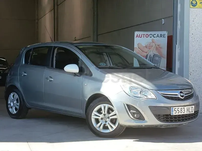 Usado Opel Corsa Selective 85 CV (62 kW) 2012 Gris / plata Utilitario