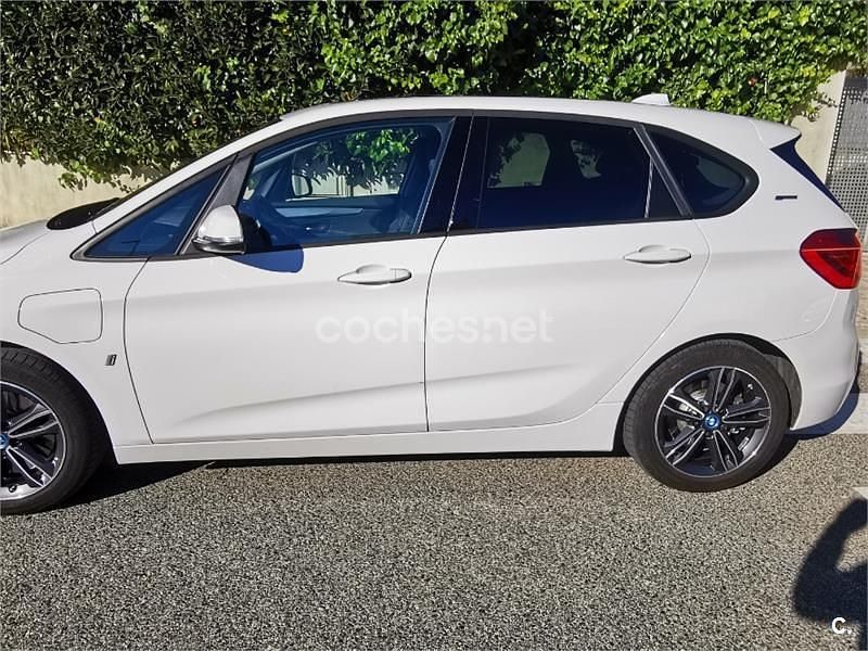 Usado BMW 225 Active Tourer iPerformance 224 CV (164 kW) 2019 Blanco Monovolumen