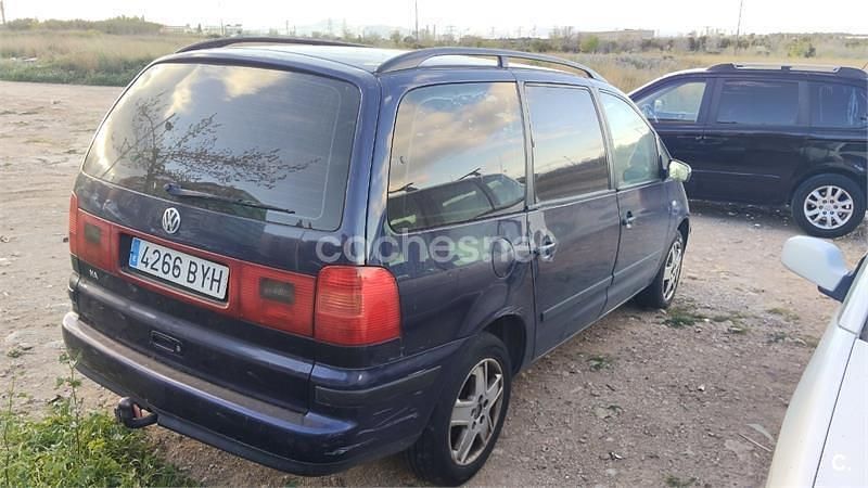 Usado VW Sharan Comfortline 115 CV (84 kW) 2002 Azul Monovolumen