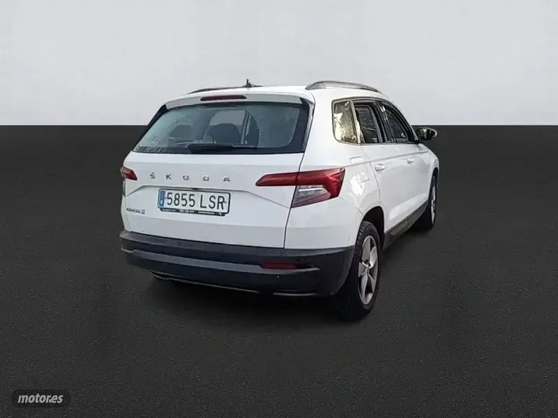 Usado Skoda Karoq Ambition 150 CV (110 kW) 2021 Blanco SUV