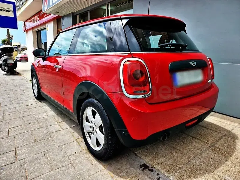 Usado Mini ONE 102 CV (75 kW) 2018 Rojo Utilitario