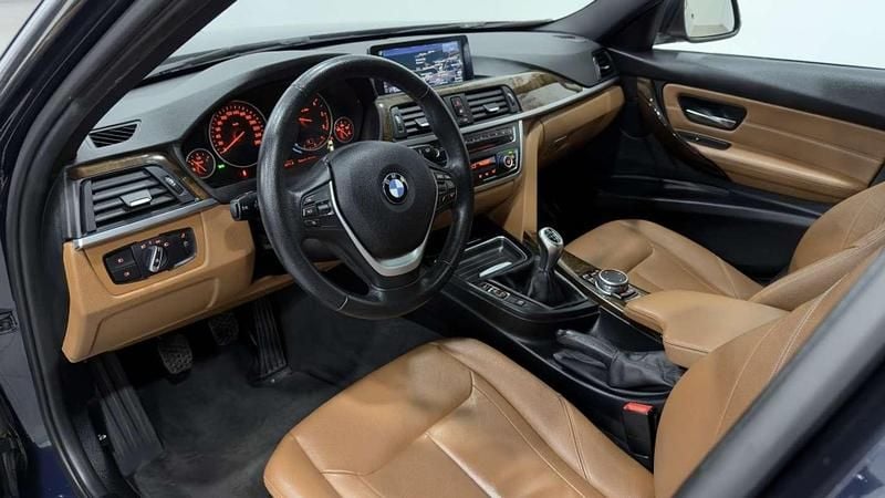 Usado BMW 318 Luxury Line 150 CV (110 kW) 2015 Azul Berlina