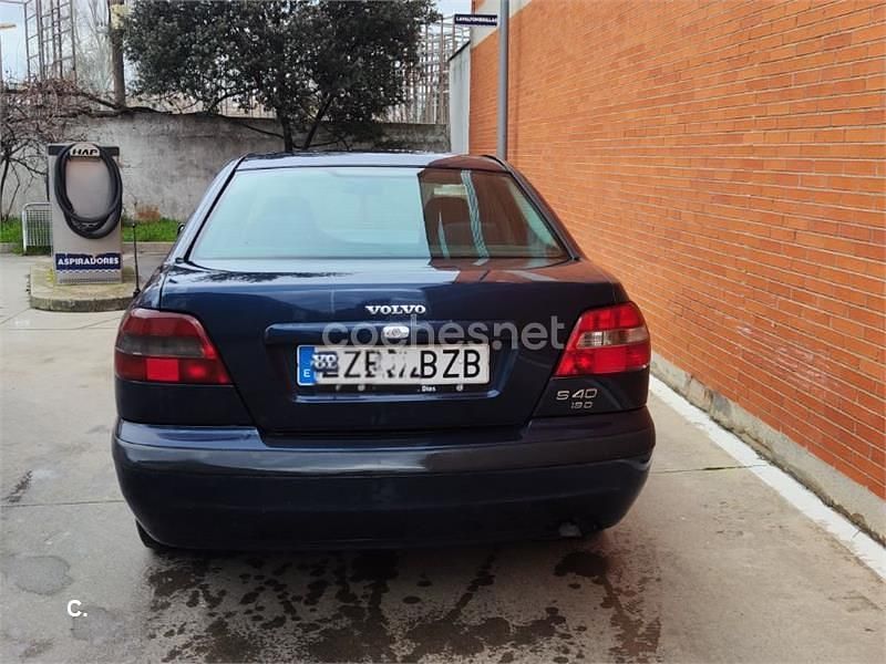 Usado Volvo S40 102 CV (75 kW) 2002 Azul Berlina