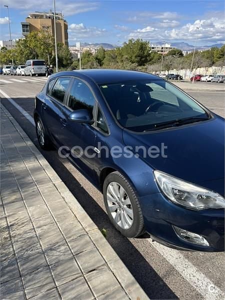 Azul Usado 2012 Opel Astra Enjoy Berlina | 6100 € (Precio justo) - Imagen 1/4