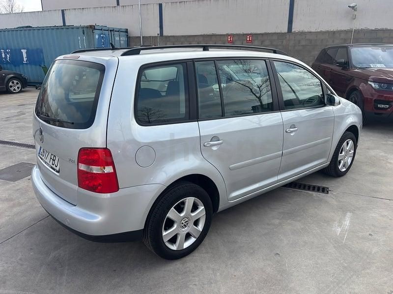 Usado VW Touran 115 CV (84 kW) 2006 Gris / plata Monovolumen