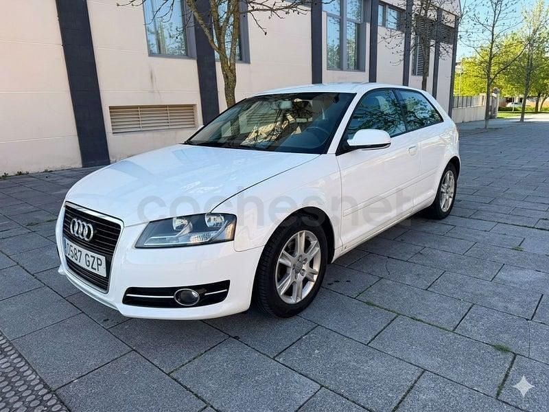 Käytetty Audi A3 Attraction 105 HP (77 kW) 2010 Valkoinen Viistoperä