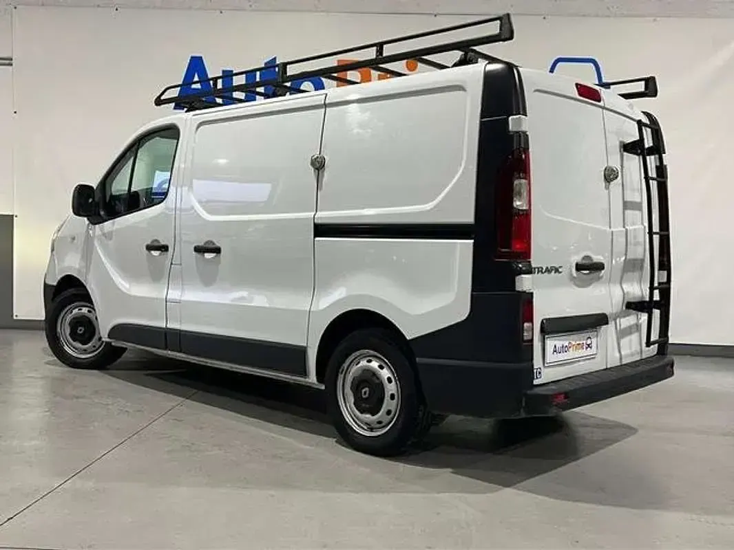 Usado Renault Trafic LIMITED 120 CV (88 kW) 2019 Blanco Monovolumen