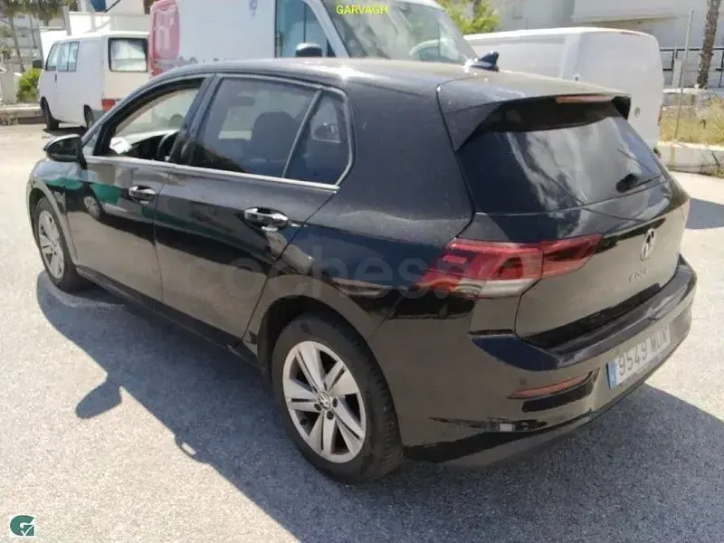 Usado VW Golf VIII Life 110 CV (80 kW) 2023 Negro Berlina
