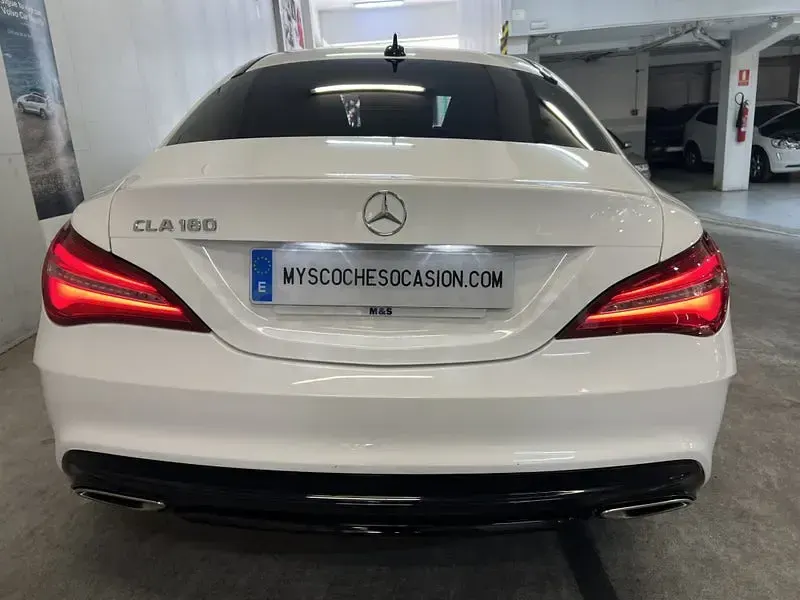 Usado Mercedes CLA180 122 CV (89 kW) 2018 Blanco Coupe