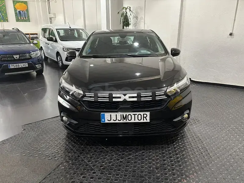 Usado Dacia Sandero Expression 101 CV (74 kW) 2023 Negro Berlina