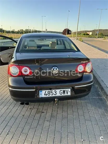 Usado VW Passat Highline 140 CV (102 kW) 2010 Negro Berlina