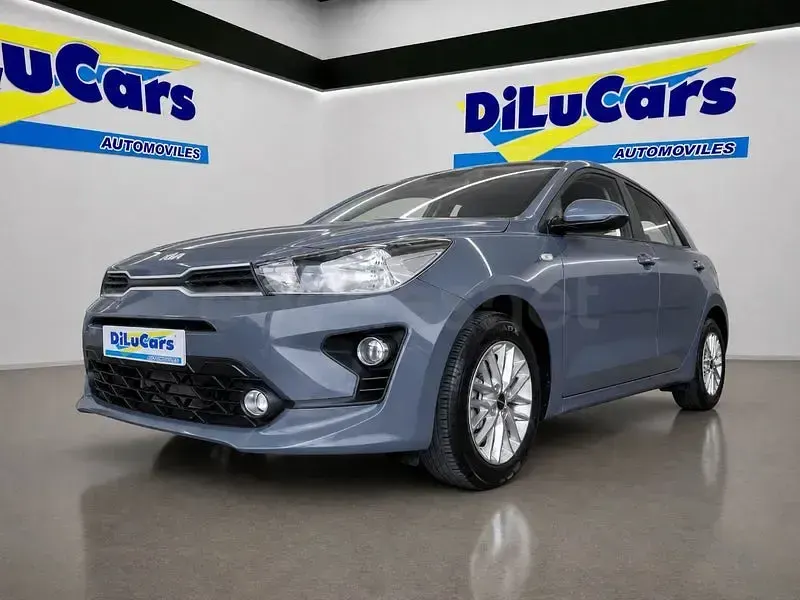 Usado Kia Rio 100 CV (73 kW) 2020 Gris / plata Berlina
