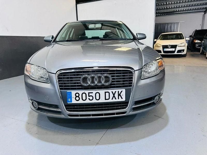 Usado Audi A4 115 CV (84 kW) 2006 Gris / plata Familiar