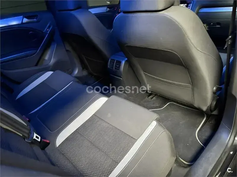 Usado VW Golf VII R 270 CV (198 kW) 2012 Negro Berlina