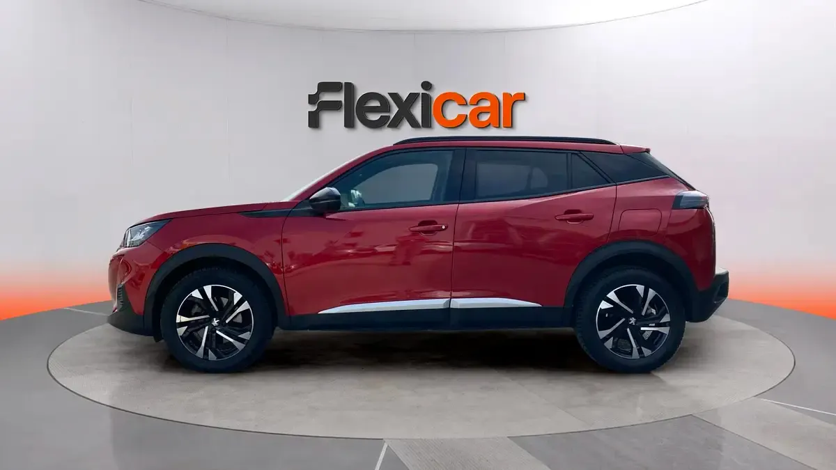 Usado Peugeot 2008 Allure 130 CV (95 kW) 2022 Granate SUV