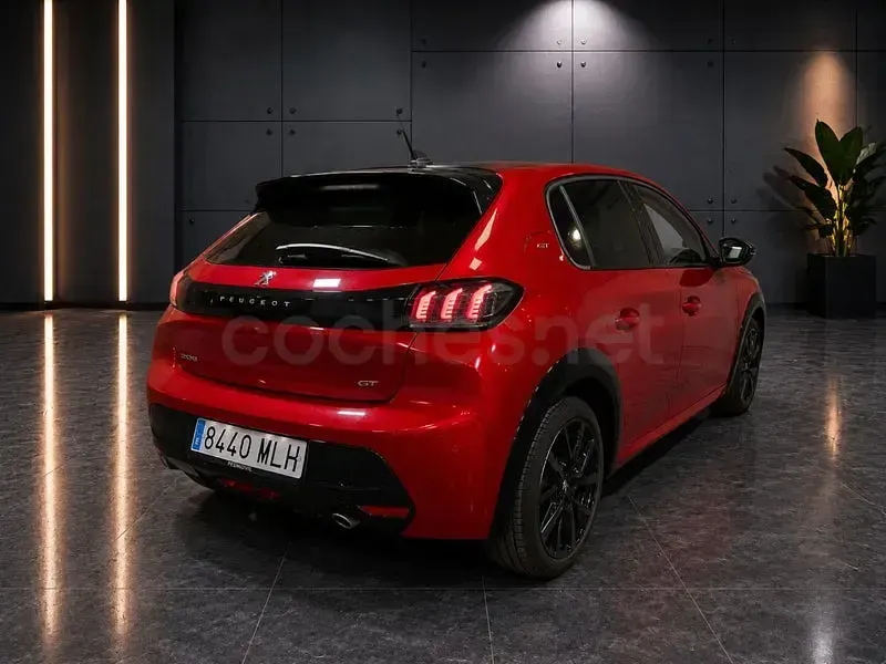 Usado Peugeot 208 GT 100 CV (73 kW) 2023 Rojo Utilitario