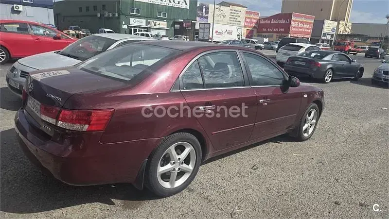 Usado Hyundai Sonata Comfort 140 CV (102 kW) 2008 Granate Berlina