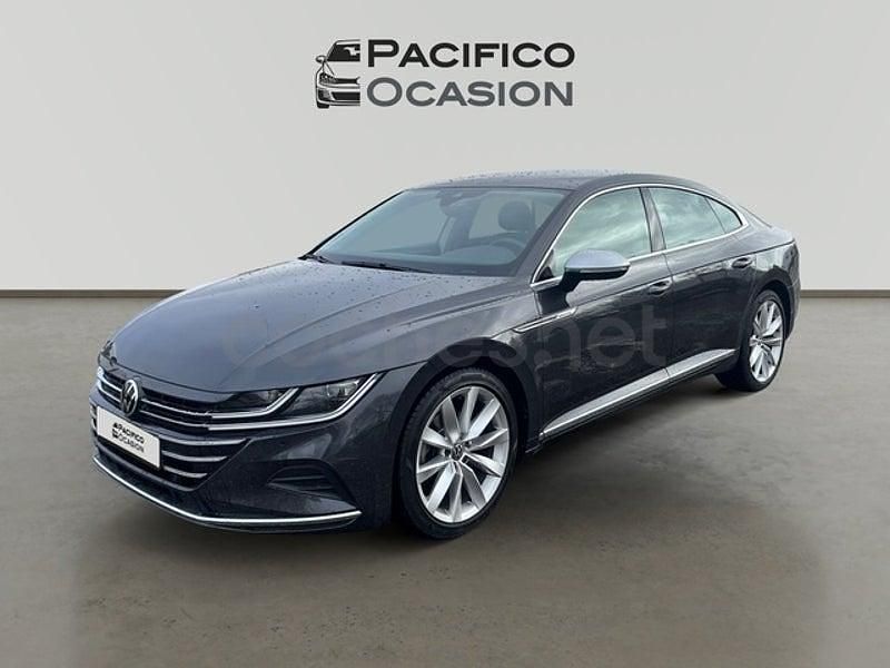 Usado VW Arteon Elegance 150 CV (110 kW) 2022 Gris / plata Berlina