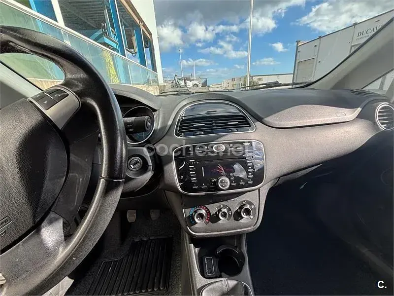 Usado Fiat Punto Easy 77 CV (56 kW) 2015 Blanco Utilitario