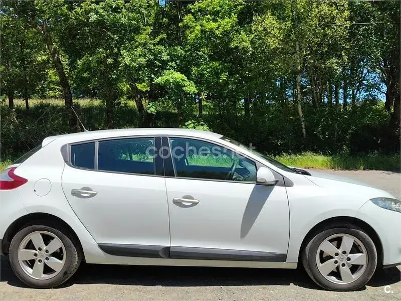 Usado Renault Mégane III Dynamique 110 CV (80 kW) 2011 Blanco Berlina
