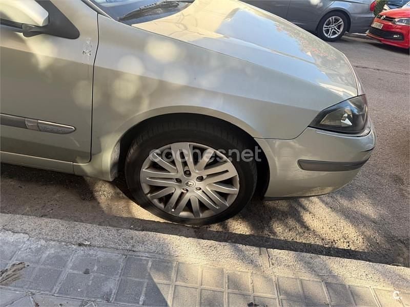 Usado Renault Laguna II Dynamique 120 CV (88 kW) 2006 Beige Familiar