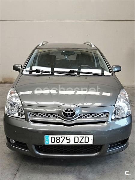 Usado Toyota Corolla Verso Sol 136 CV (100 kW) 2006 Beige Monovolumen