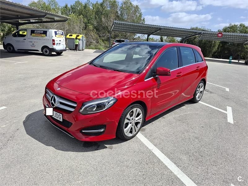 Usado Mercedes B180 109 CV (80 kW) 2015 Rojo Monovolumen