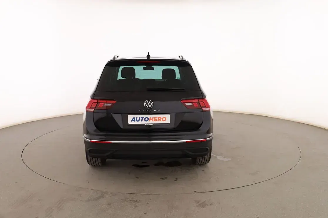 Usado VW Tiguan Life 150 CV (110 kW) 2021 Negro SUV