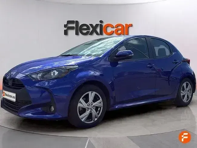 Usado Toyota Yaris Active 92 CV (67 kW) 2025 Azul Utilitario