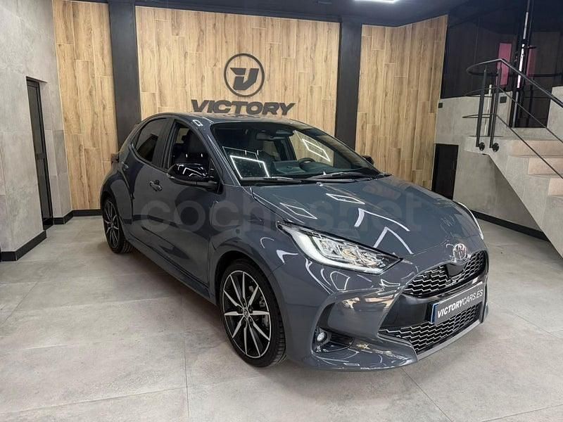 Usado Toyota Yaris Hybrid Sport 130 CV (95 kW) 2025 Gris / plata Berlina