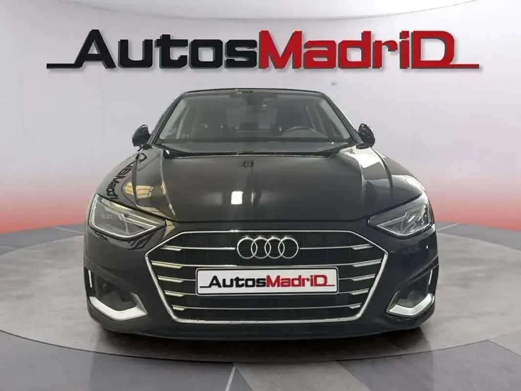 Usado Audi A4 Advanced 136 CV (100 kW) 2021 Negro Berlina