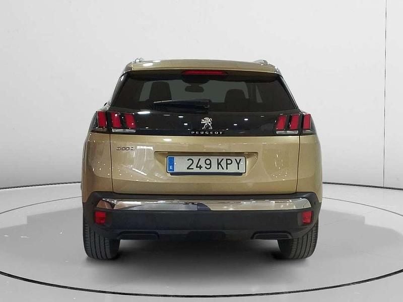 Usado Peugeot 3008 Allure 132 CV (97 kW) 2018 Beige SUV